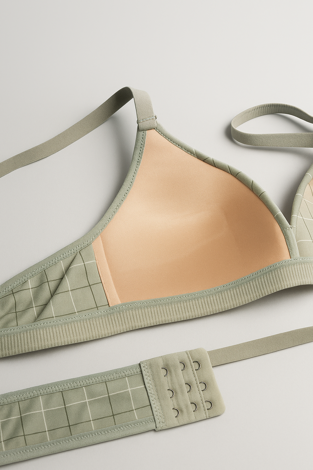 Wireless Checkered Soft Padded Deep Cleavage Bra